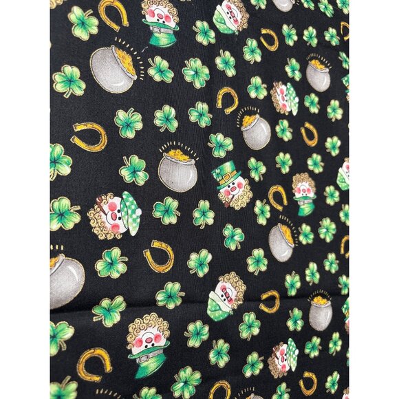 Timeless Treasures St. Patricks Day Fabric 1/2 yard x 44" Leprechaun Clover & Go - Picture 1 of 5